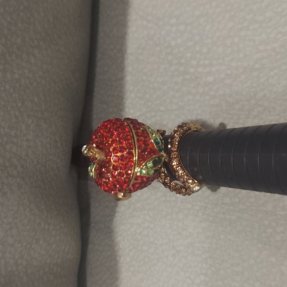 Betsey Johnson VINTAGE APPLE LOCKET RING WITH GEMSTONES & CHARM - Picture 2 of 15